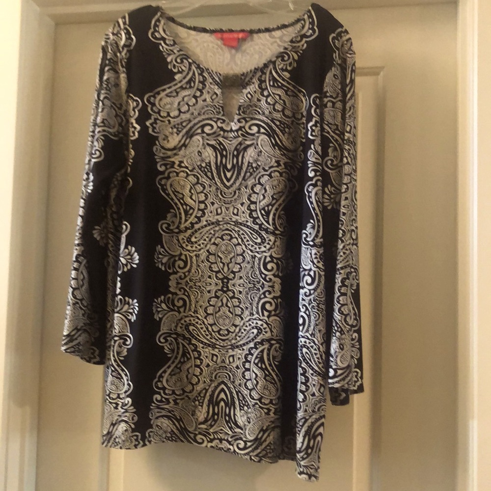 Size extra large. Long sleeve 95% polyester & 5% spandex